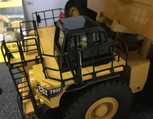 Гусеница CAT 793F Майнинг грузовик 1/50 масштаб металл модель от бренда DieCast Masters
