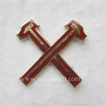 Мягкие эмалированные значки бейсбольные значки Позолоченные спортивные Соединенные Лига торговые булавки красного цвета OEM/ODM обслуживание быстрая