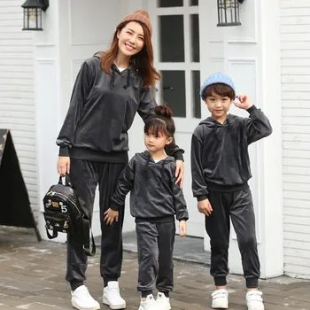 

2017 Children Boys Velour Sporting Suits Velvet Clothes Mother and Daughter Clothes Familly Look Suits Mommy and Me Clothes Set