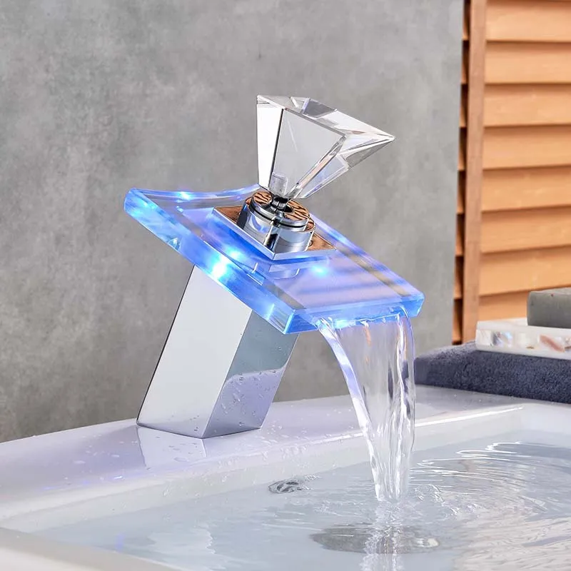 Светодиодный смеситель для раковины RGB цвета крепление на палубе водопад латунь