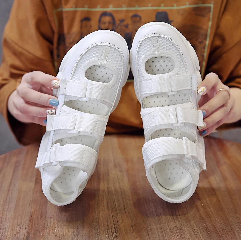 

Sports sandals female 2019 summer new fashion wild thick-soled muffin casual Roman hollow breathable muffin baotou flat shoes