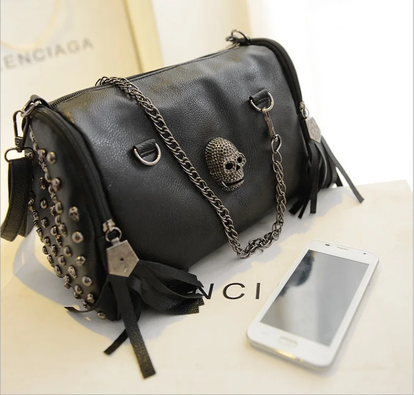 

2018 Women Messenger Bags Designer Motorcycle Punk Style Skull Rivet Tote Bag Crossbody Bags for Ladies HandBags