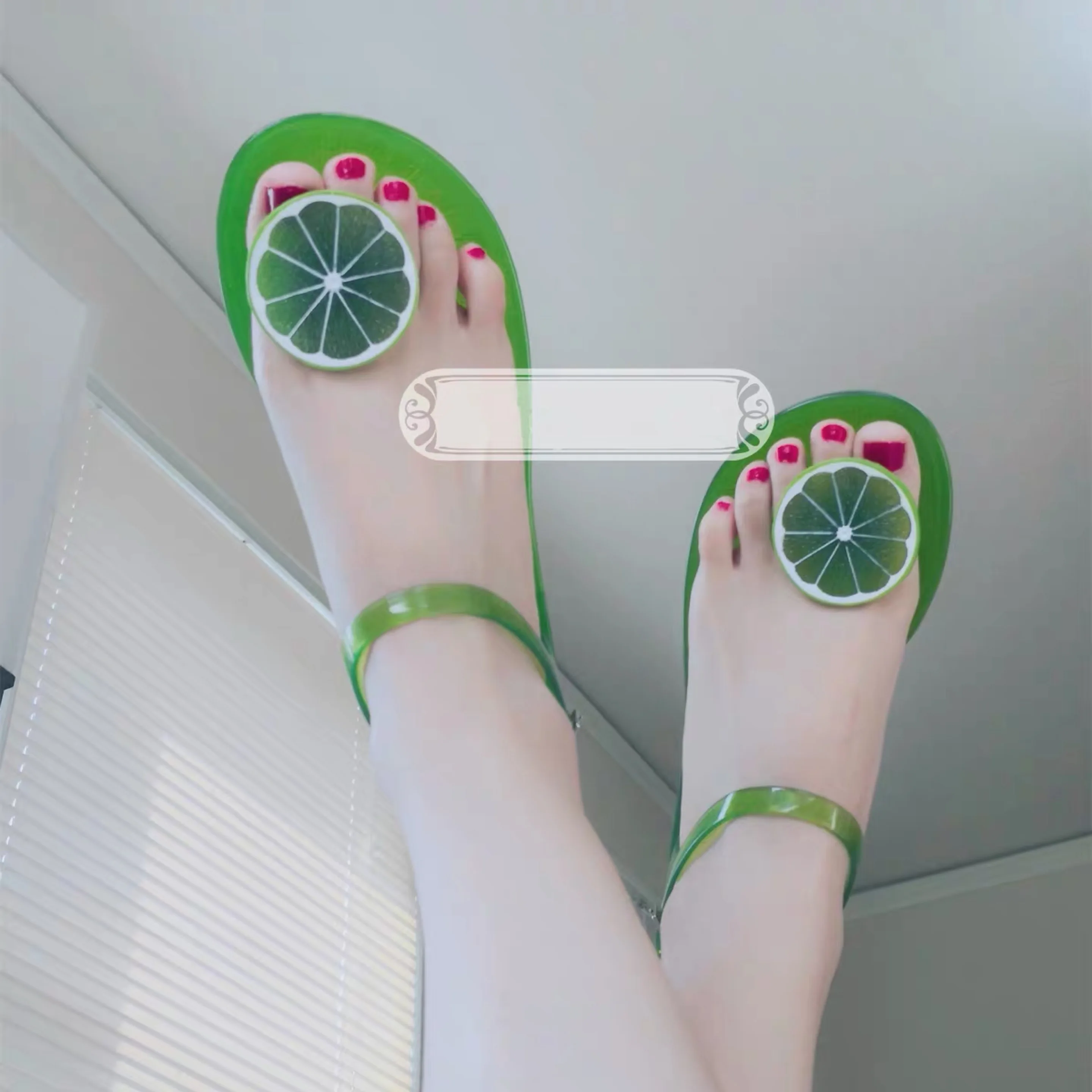 closed toe jelly sandals