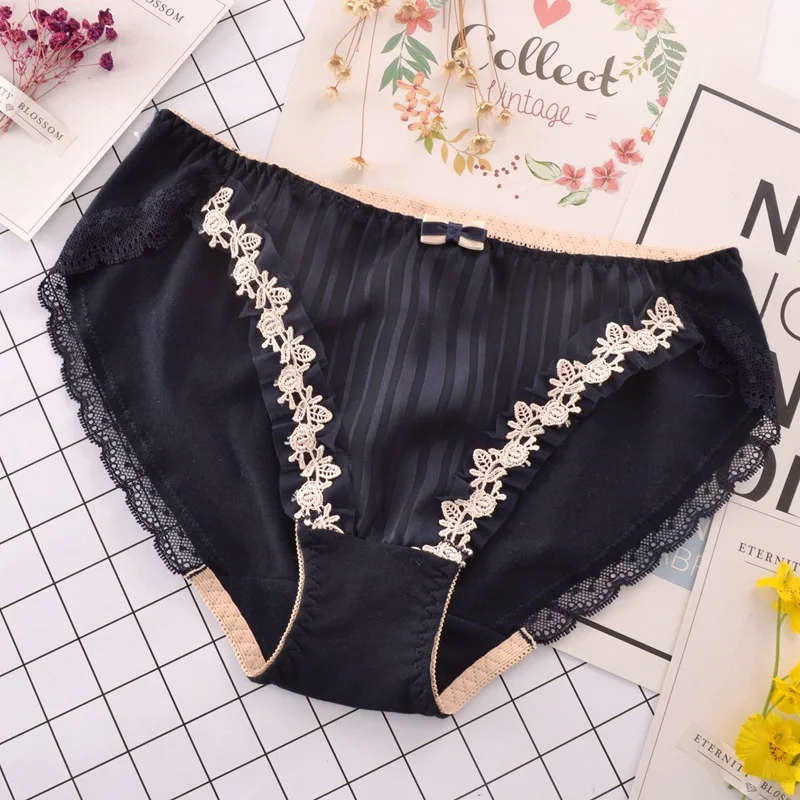 High Quality Cotton Soft Women Underwear Middle Waist Seamless Girl Panties Lace Flower Cute Lovely Sweety Exquisite Underpants