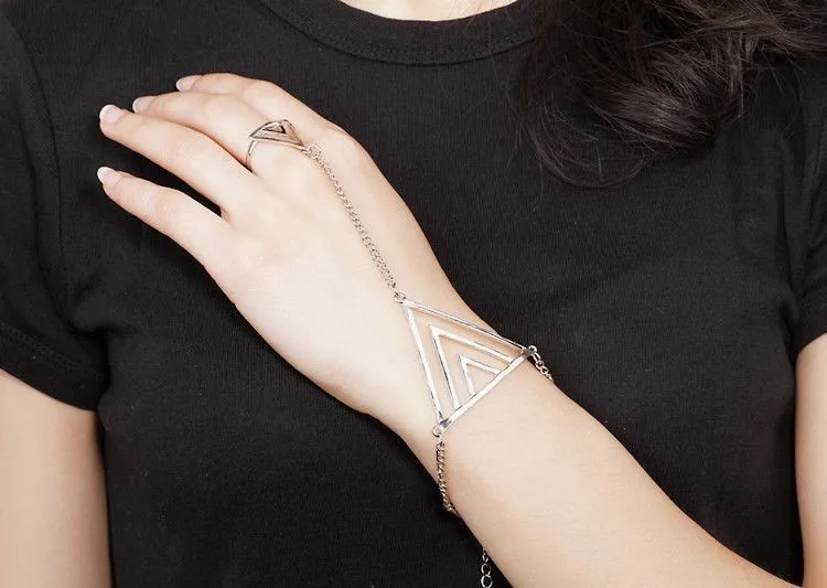 Браслет в стиле панк с треугольными элементами на задней стороне руки, ювелирное изделие в стиле рок, золотой треугольный браслет из сплава для женщин и девушек