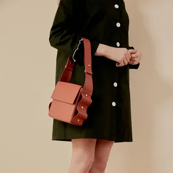 

Bags for women Spring and summer new niche design simple wind wide shoulder strap small square bag wave decoration solid color