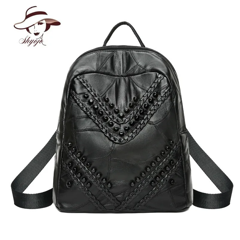 

2018 Soft Genuine Leather Woman Package Sheepskin Rivet Shoulders Bag High Quality Female Large Capacity School Mochila Feminina