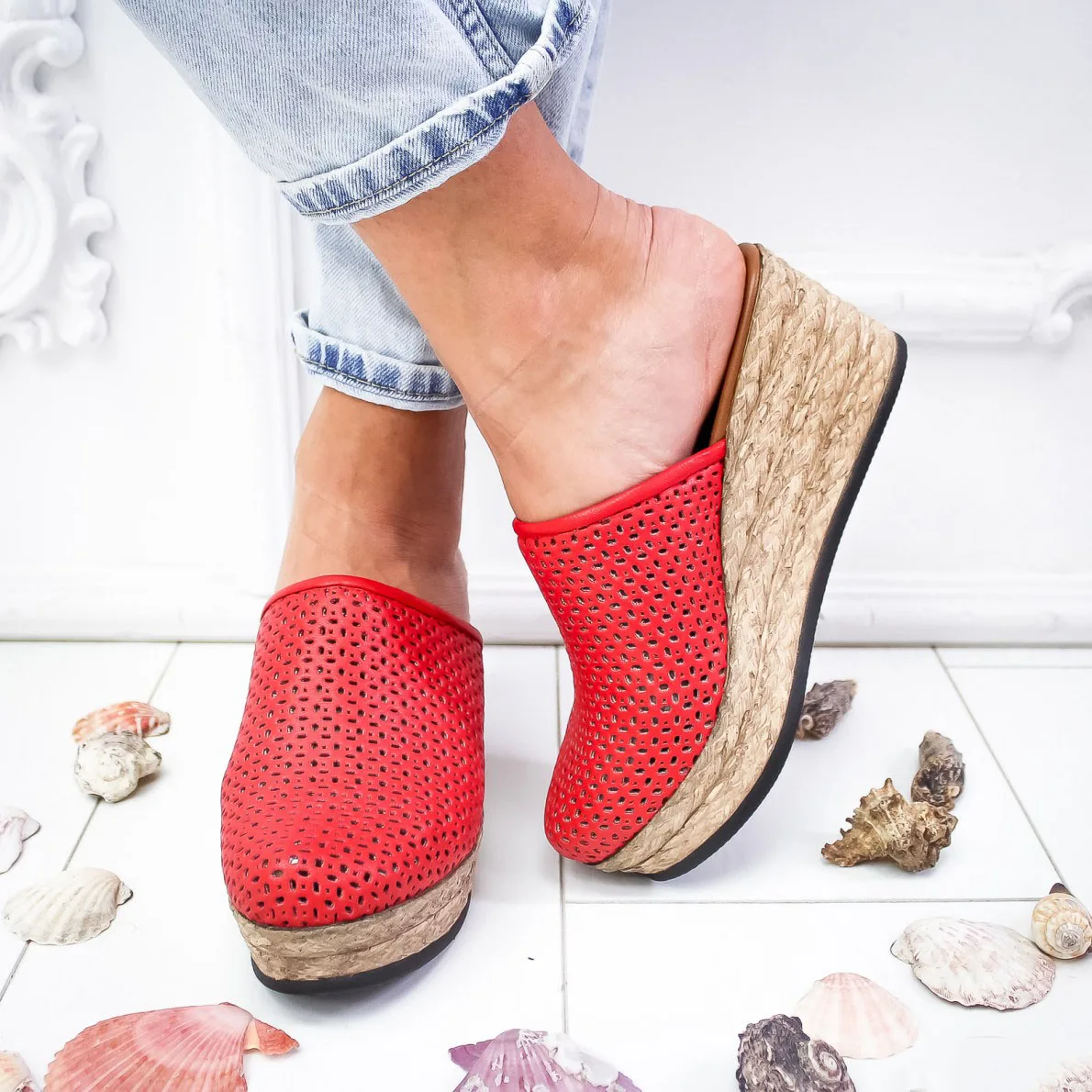 

vertvie Leisure Outing Cozy Slippers Ladies Platform Leather Shoes Closed Toe Slides Wedges 2019 New High Heels Slippers