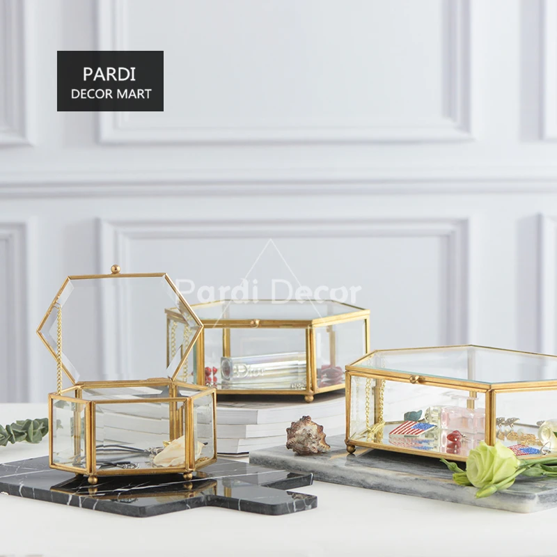 Comprar Caja hexagonal de bronce retro de estilo europeo caja de joyería de cristal caja de exhibición de pastel de postre 1 pc lot