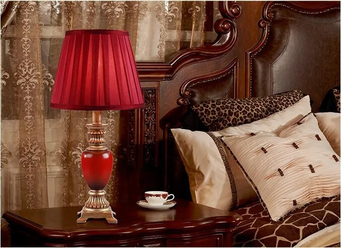 В европейском стиле; модная красная полимерная смола ткань Led E27 Настольная лампа для Гостиная Спальня Свадебный декор AC 80-265 в 1204