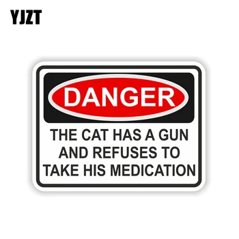 

YJZT 12.5CM*9.1CM THE CAT HAS A GUN AND HE REFUSES MEDICATION Car Sticker Helmet Car Window Body Stickers Decal 6-1989