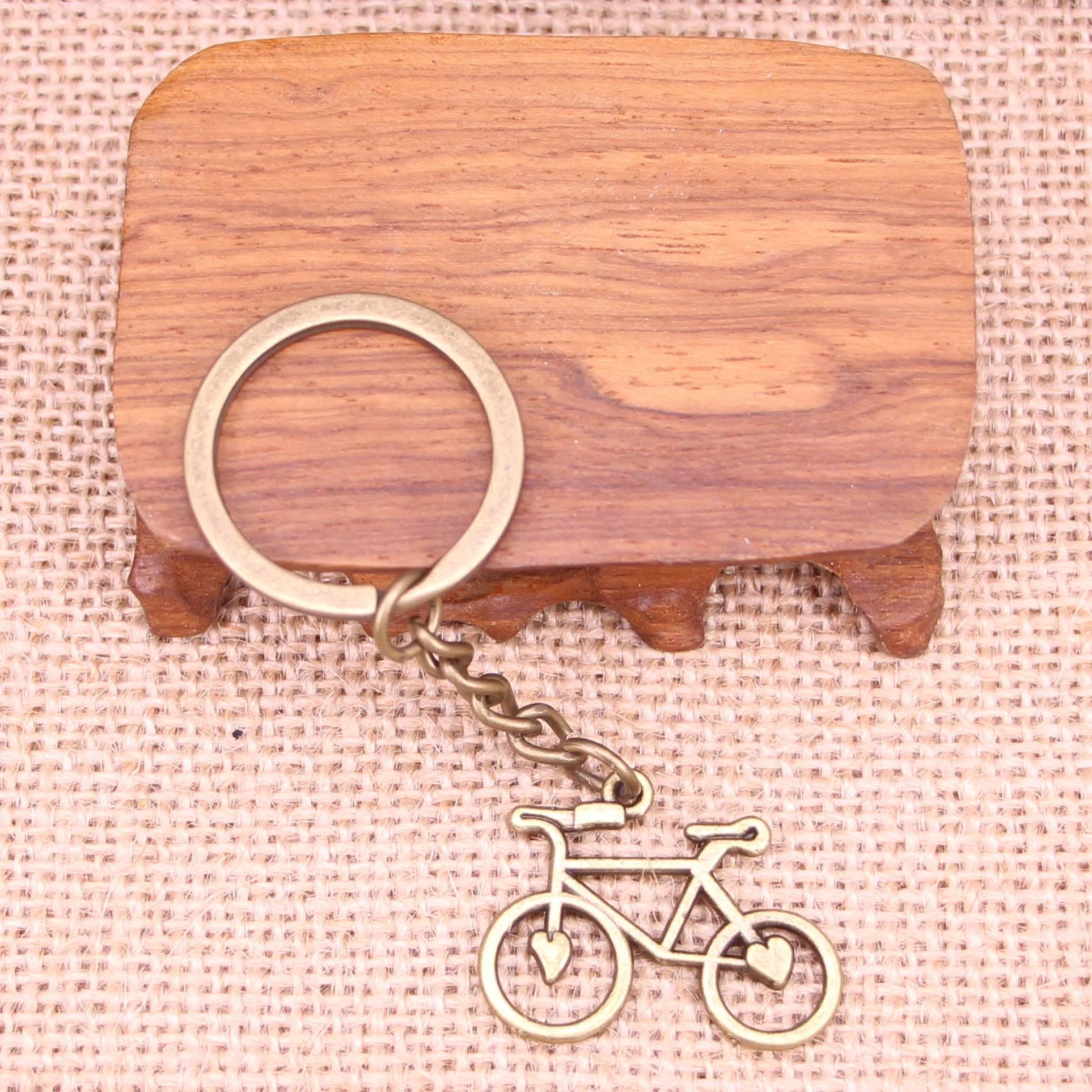 

20pcs New Fashion Keychain 31x23mm bike bicycle Pendants DIY Men Jewelry Car Key Chain Ring Holder Souvenir For Gift