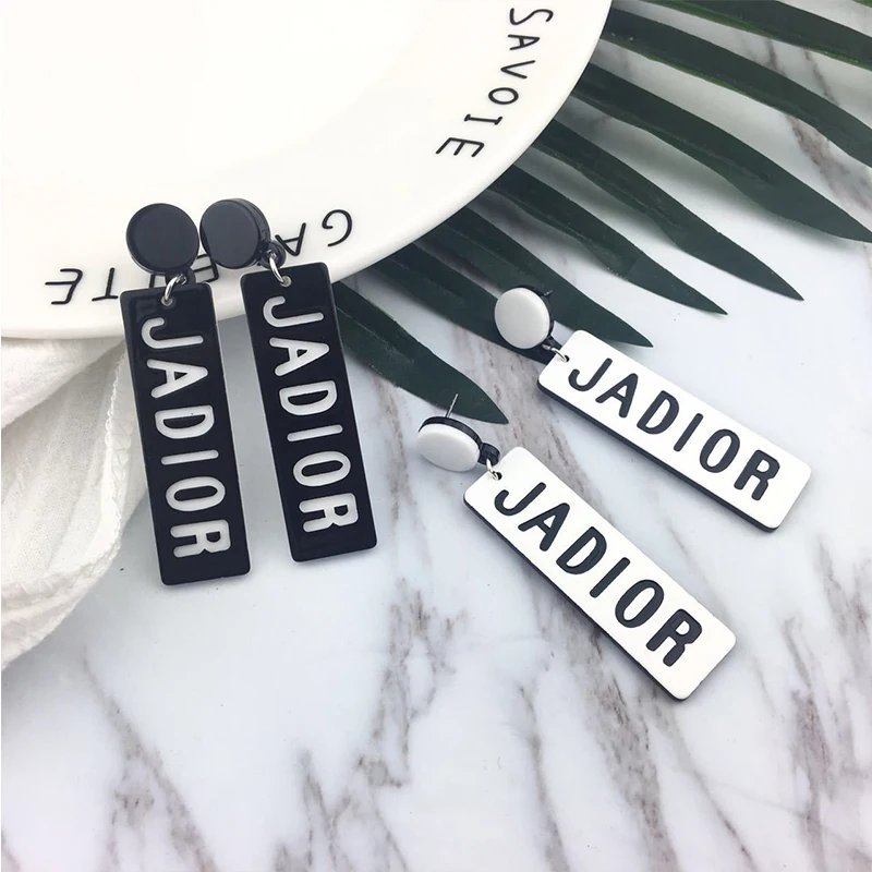 

SUEF/Acrylic New English Letters Europe And America Exaggerated Fashion Personality Temperament Explosion Earrings Earrings
