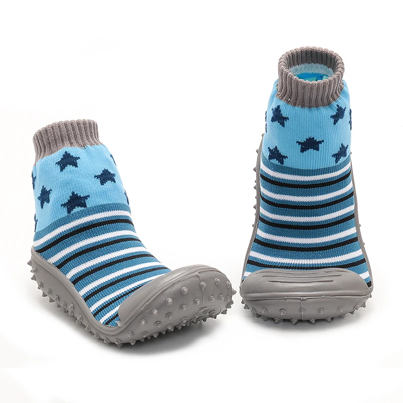 IEndyCn/1 пара; детская обувь в полоску со звездами и мягкой резиновой подошвой; зимние теплые недорогие нескользящие носки для мальчиков и девочек; обувь для новорожденных