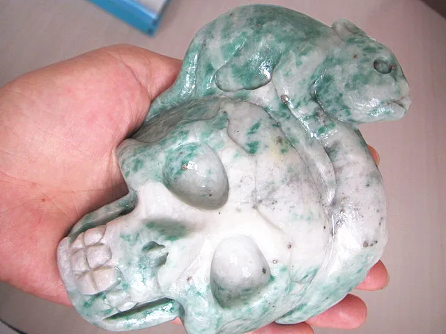 

Natural crystal Australian green jade carving skull containing copper ore body to heal, holiday gift (no polishing)