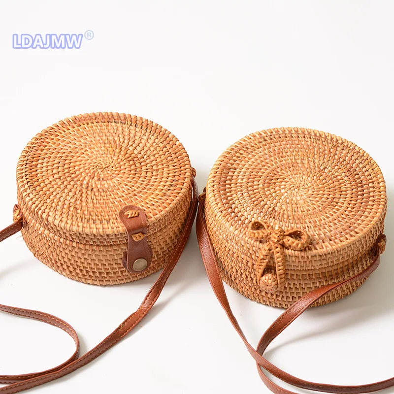 

2019 New WomanRattan Bag without a handle Manual Rattan Plaited Element Noodles Leather Buckle Package Special Selling