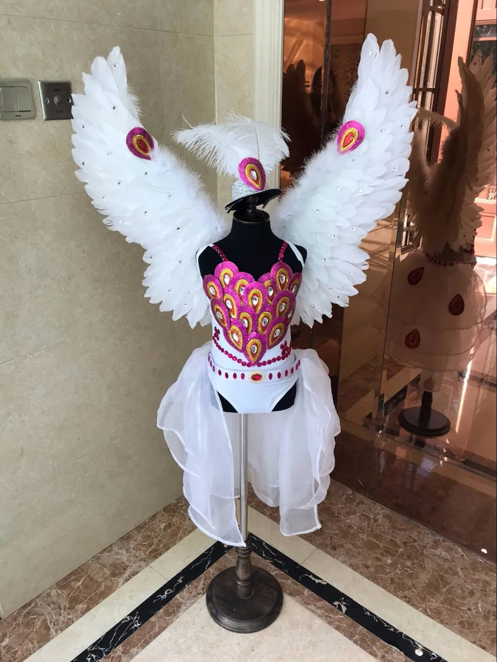 Feather creative swimsuit cloak T station serves stage