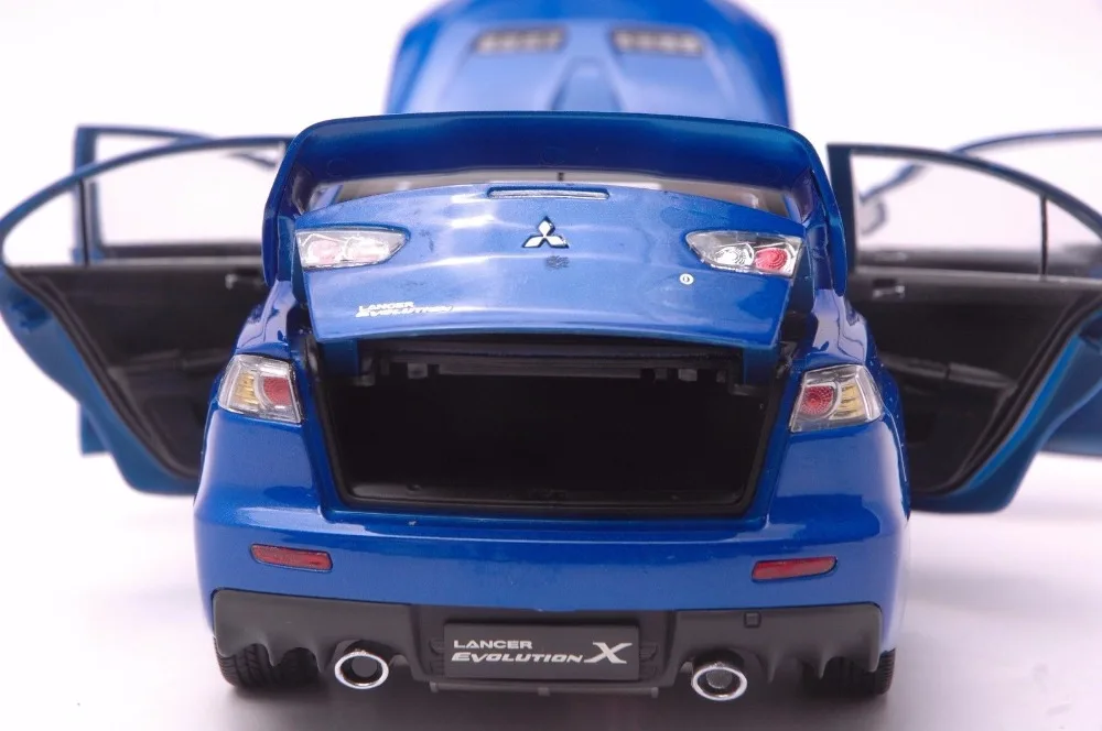 Mitsubishi Lancer Evo10-bbs car model in scale 118 (8)