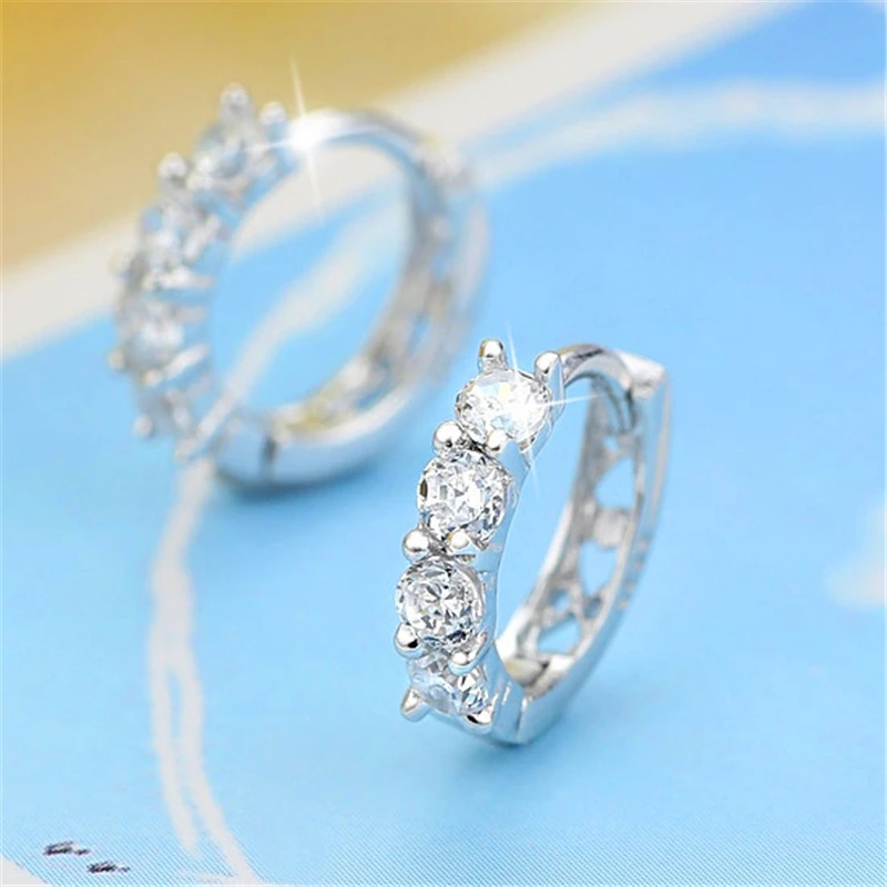 

Ladies fashion hollowed-out heart-shaped copper zircon earrings exquisite workmanship shiny charming suitable for wedding party