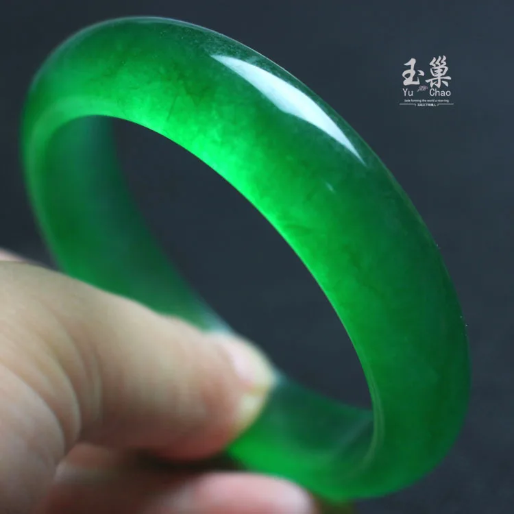 

Authentic ice through full green Malay stone bracelet, too