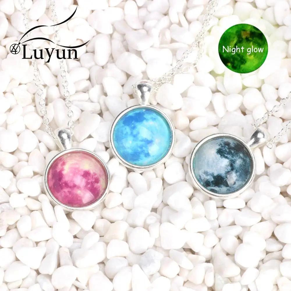 

Luyun new fashion luminous planet pendant crystal glass alloy necklace customizable pattern