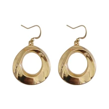 Fashion Designs Jewelry Metallic Surface Earrings For Women