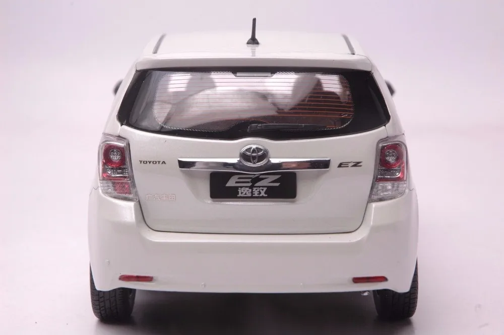 Toyota EZ Verso car model in scale 118 (3)