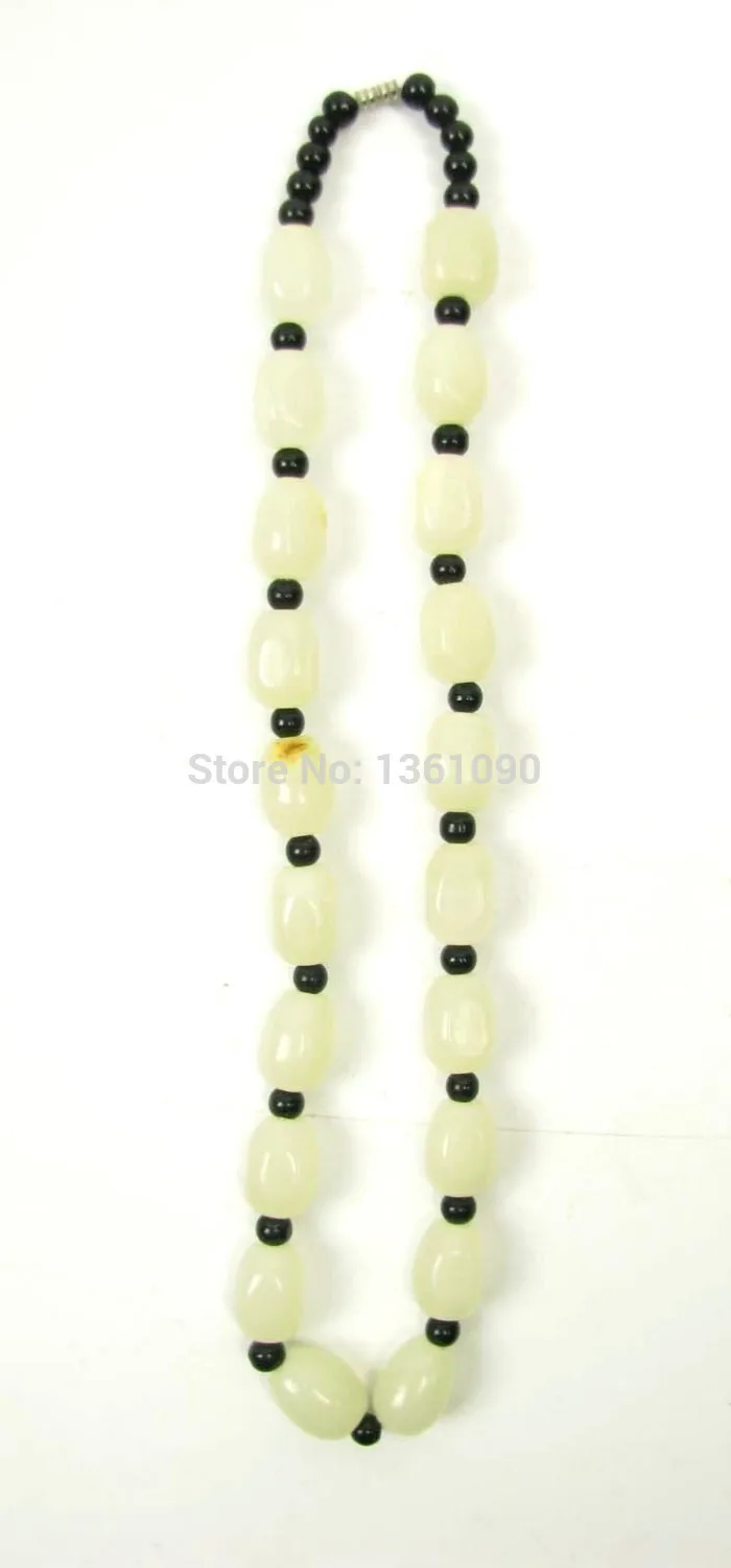 

00531 Rare Chinese white jade 20 bead necklace