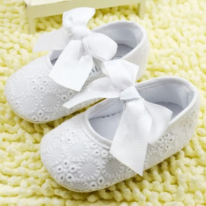Первые ходунки кроссовки белый бант для маленьких девочек кружевная обувь для малышей предходунки противоскользящие первые ходунки простая обувь для малышей