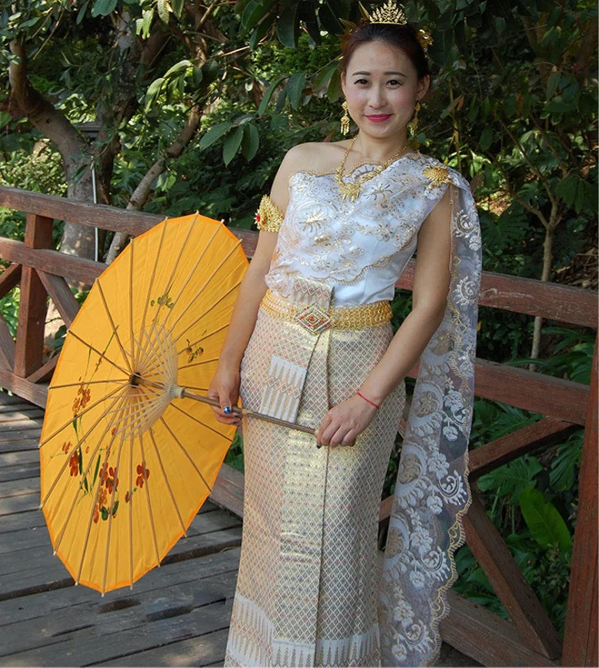 8 new arrival Thai Dai Wedding Dress White Sleeveless shoulder slim  wedding veil with Thailand Laos Bride Dress