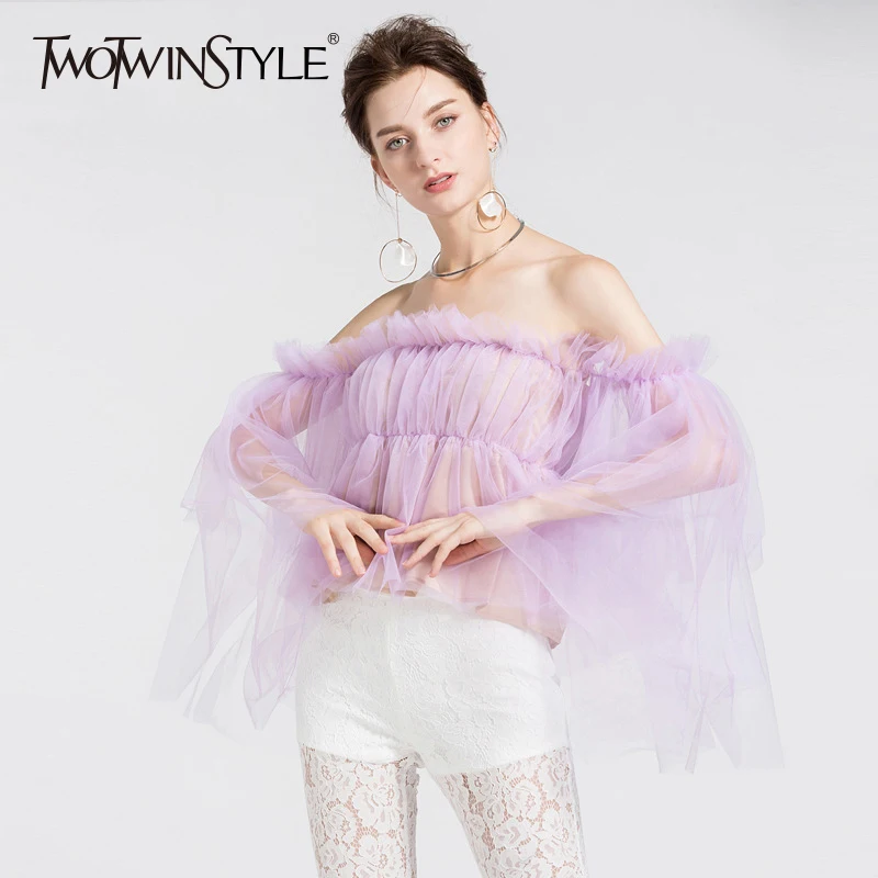 Женская сетчатая блузка TWOTWINSTYLE белая короткая с вырезом лодочкой открытыми
