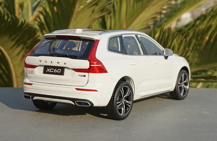 1/18 все новые Volvo XC60 T5 AWD спортивной секции SUV литая модель автомобиля модель внедорожника синий Оригинальная коробка Коллекционная модель