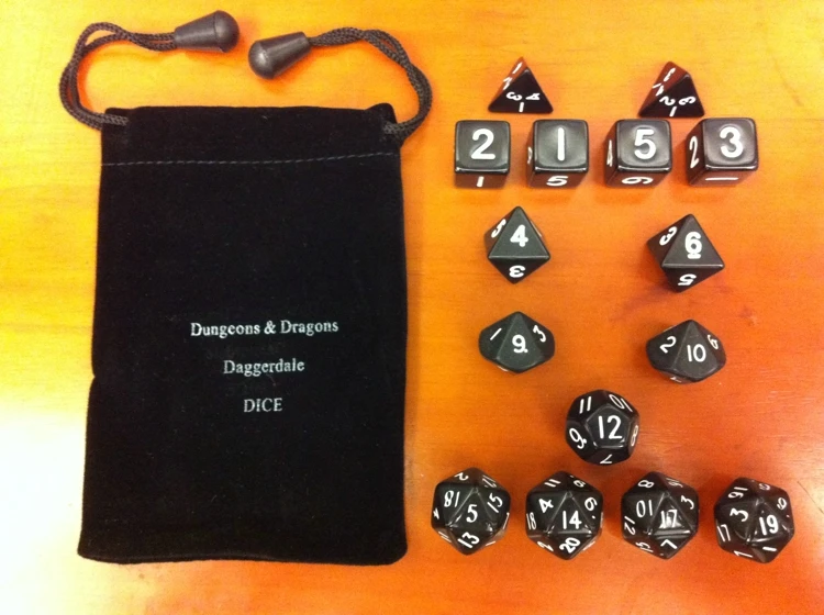 

"Magic props, games for dungeons and Dragons dice [15 grains of black suit, send a bag]