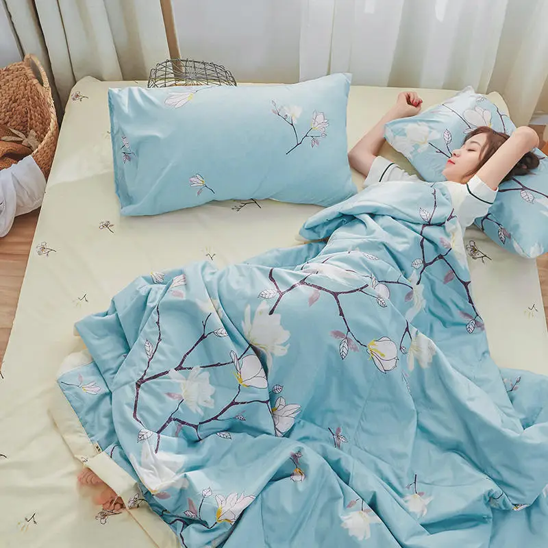 

Blue Flowers Pattern Summer Duvet Thin Quilt & Flat Bed Sheet & Pillowcase Bedding set Soft Skin-friendly Home Textile Wholesale