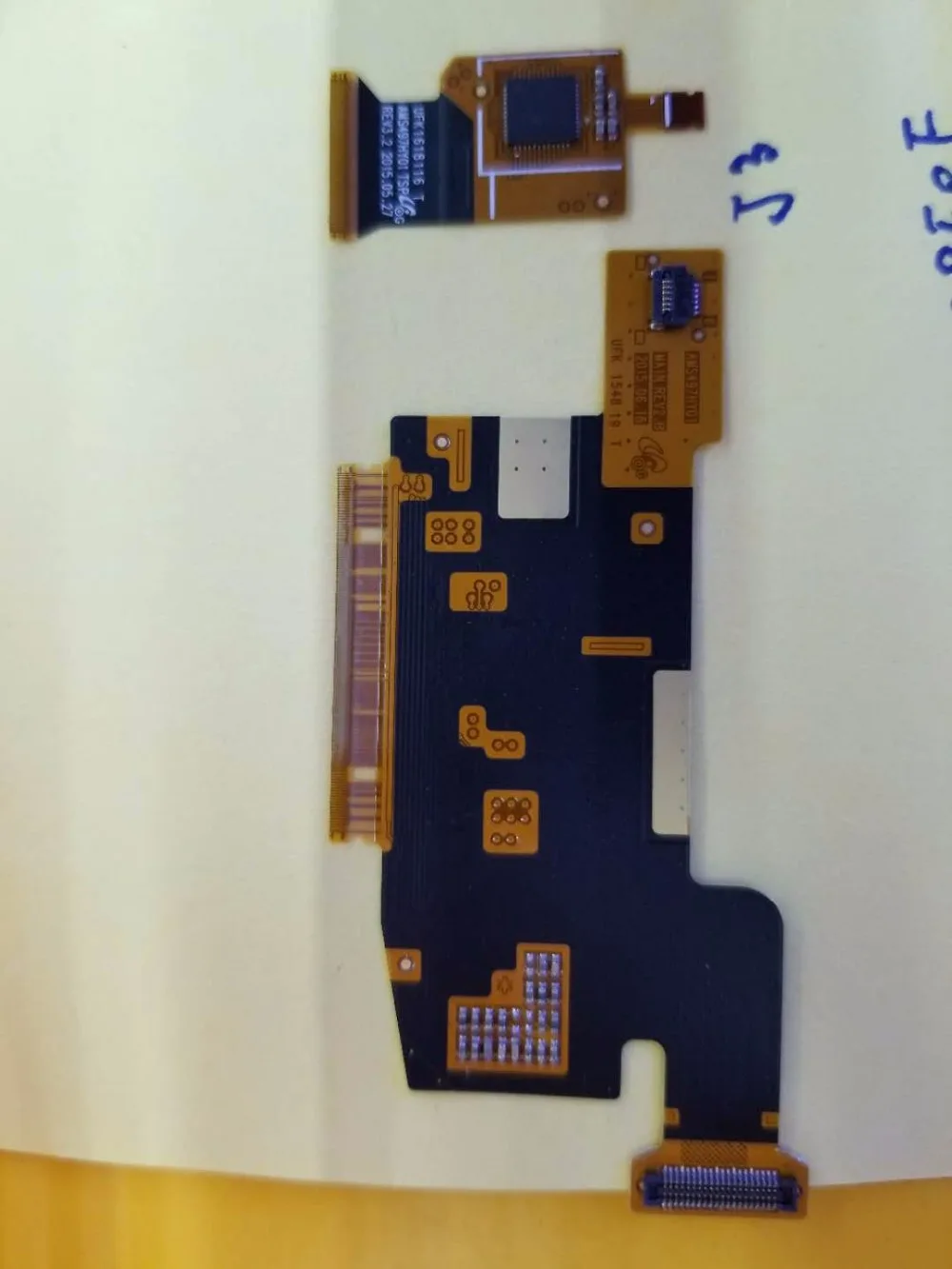 

10PCS Original LCD Flex Cable For samsung J3 J300 display lcd flex cable new