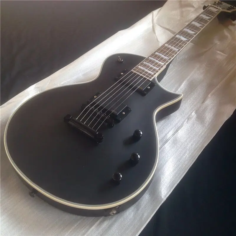 

The wholesales right handed electric guitar with 6 strings and black accessories for performance