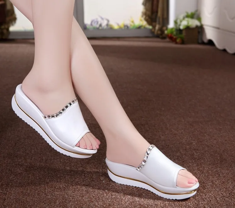 

Casual Women Slippers 2019 Fashion Summer Glitter Crystal Bling Wedge Shoes Women Sandals Platform High Heels 5CM Ladies Shoes