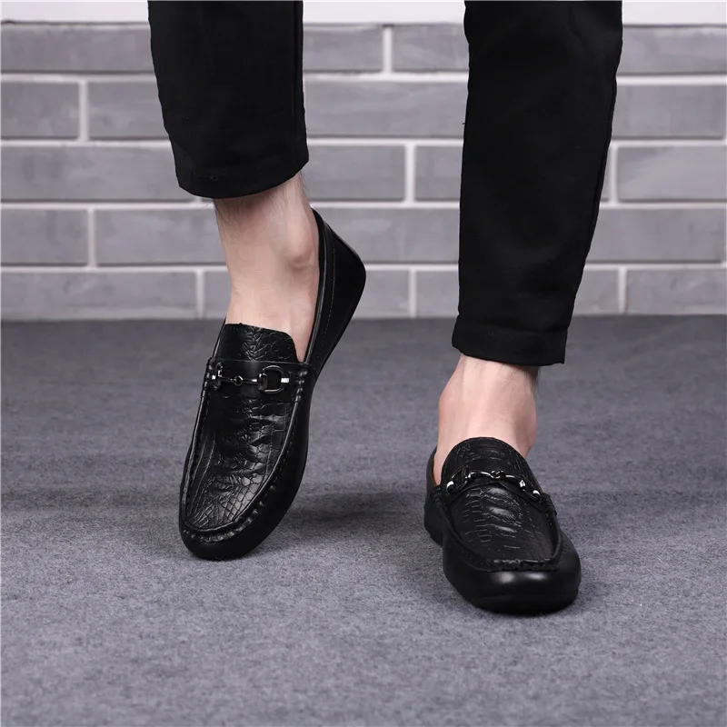 

2018 Men Breathable Leather Loafers Casual Shoes Man Autumn soft Genuine pu leather Slip on Drive Peas Shoes Plus39-44 hombres