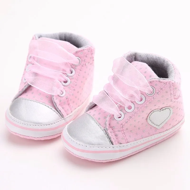 WEIXINBUY/весенне-осенние кроссовки в горошек с сердечками для новорожденных девочек Классические повседневные удобные детские Сникеры на шнуровке
