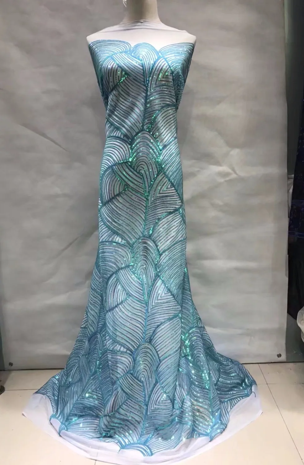

Fashion design beautiful African net lace fabric with sequins, 2017 Most popular French lace fabric for wedding