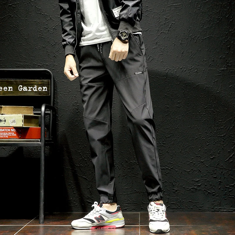 штаны адидас hip hop. штаны корейца. штаны корейца. бтс в спортивных штанах. штаны мужские таобао.