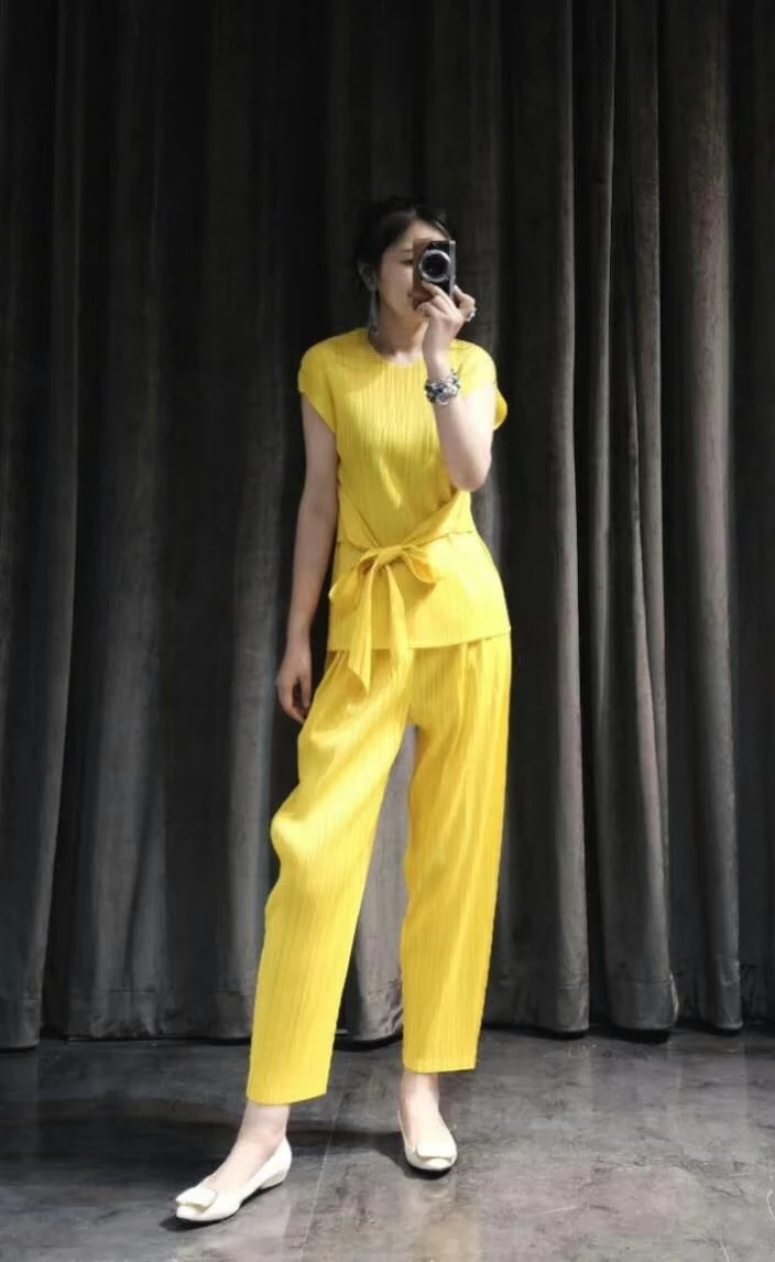 HOT SELLING Fashion vouw pure kleur korte mouwen Boog T-shirt + leisure negen punten harembroek pak IN VOORRAAD HOT SELLING Fashion vouw pure kleur korte mouwen Boog T-shirt + leisure negen punten harembroek pak IN VOORRAAD