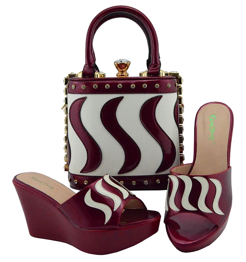 Nigérian Ensemble bleu Italien wine pourpre Chaussures or Assorties Md005 Coins Partie À peach fuchsia Et Design Chaussure Royal Femmes De Sac Mode Pour Noir teal 0qvwwg