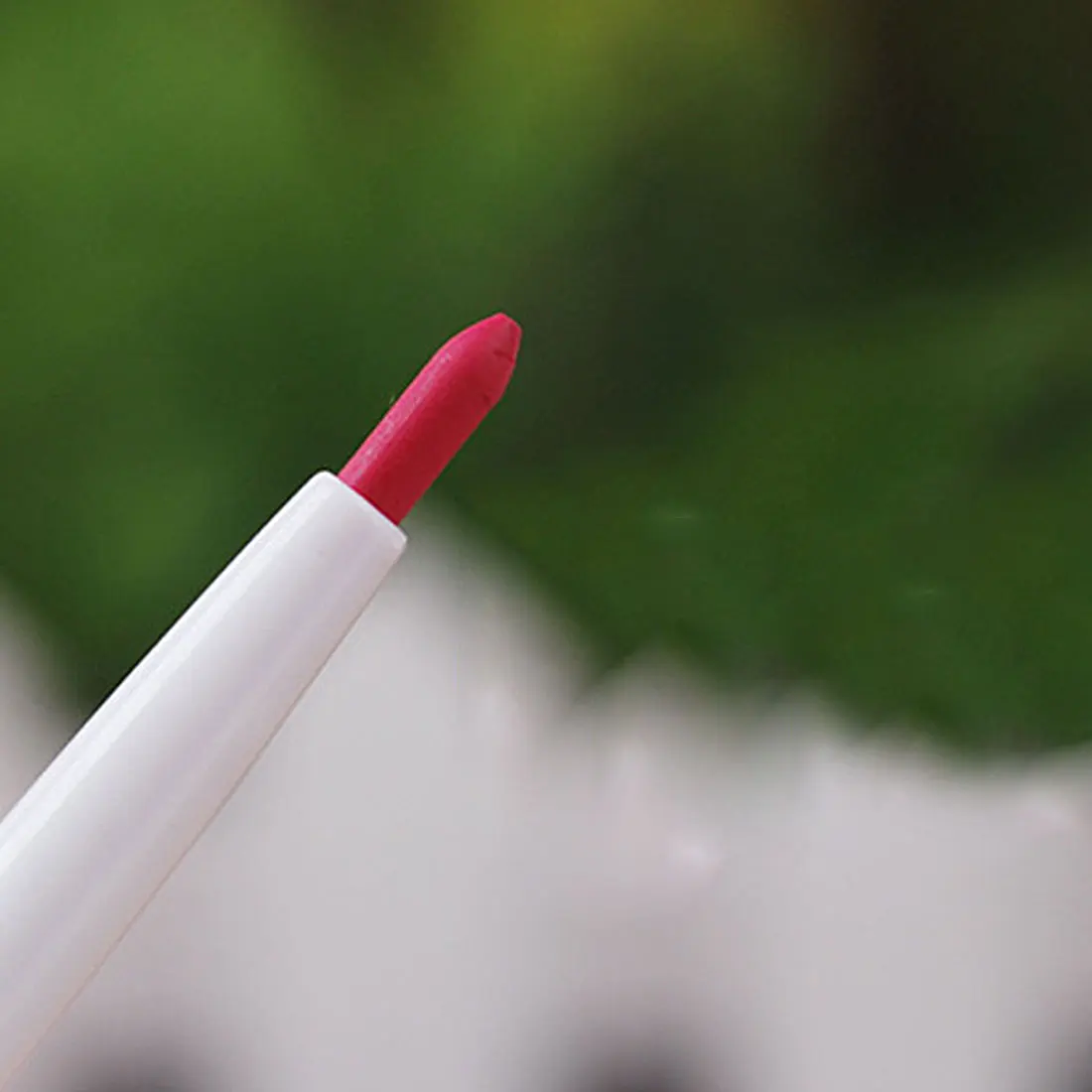 Новое поступление 1 шт. автоматическая роторная губ длительный Природный Марка Макияж сексуальные продукты леди водонепроницаемый красоты губ карандаш