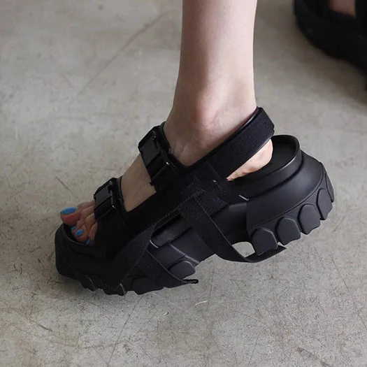 Slingback на платформе гладиатор Harajuku белый обувь клин повседневная кроссовки Flatform черный дизайнерские сандалии женщины люкс ремень клинья Лето - Цвет: Черный