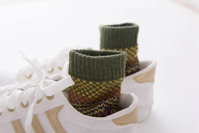 Vintage Men Wool Socks Ethnic Style Geometric Plaid Socks Fashion Male Striped Middle Tube Sock Winter Warm Man Cotton Clothing (10)