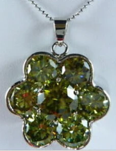 

huij 003955 Pretty Green Cubic Zirconia Flower 18KWGP Pendant and Necklace