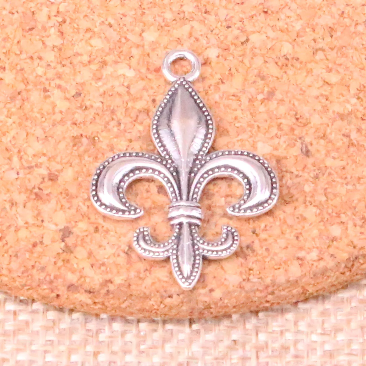 

12 pcs FLEUR DE LIS Charms Pendants for Jewelry Making Vintage Antique Silver Plated DIY handmade 28*20 mm