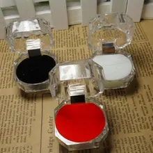 60 шт./лот,, акриловая пластиковая коробочка для колец, чехол для ювелирных изделий, размер 4x4x4 см, красный/черный/белый цвет