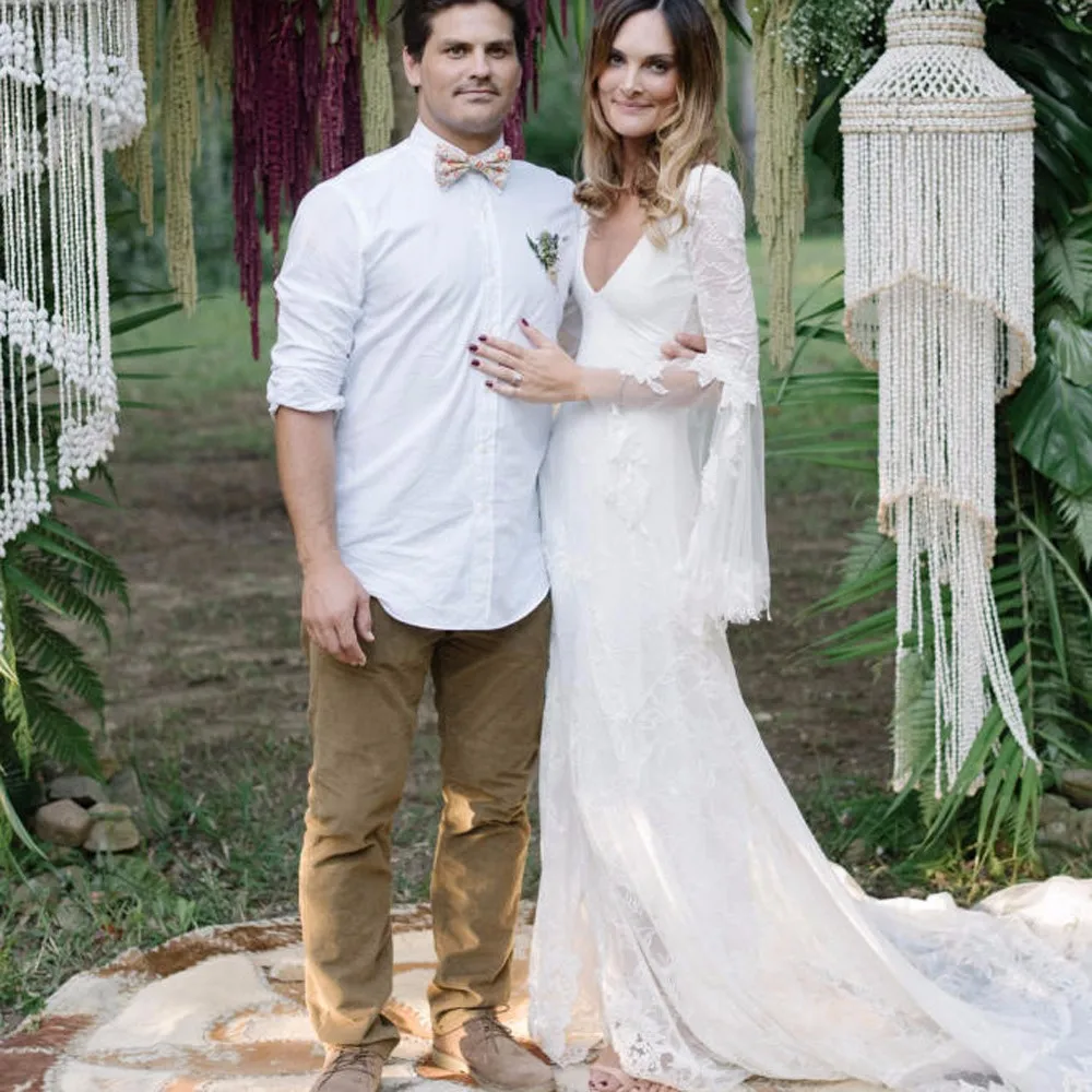 2016-Lace-Plus-Size-Bohemian-Wedding-Dresses-with-Long-Sleeve-Backless-V-Neck-Floor-Lenght-vestido (1)